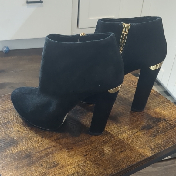 Michael Kors Black Ankle Boots with Gold Zipper - Picture 11 of 17